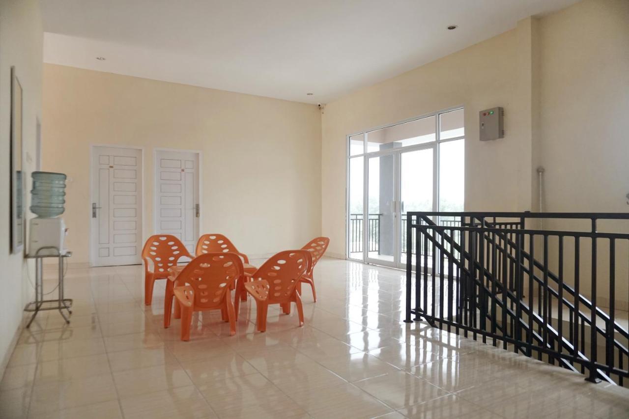 Oyo 1394 Rumaisa Homestay Syariah Pekanbaru Exteriér fotografie