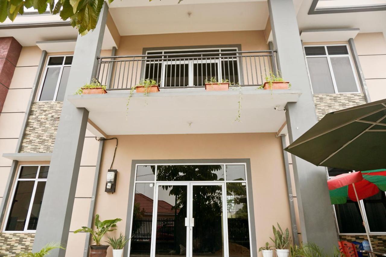 Oyo 1394 Rumaisa Homestay Syariah Pekanbaru Exteriér fotografie